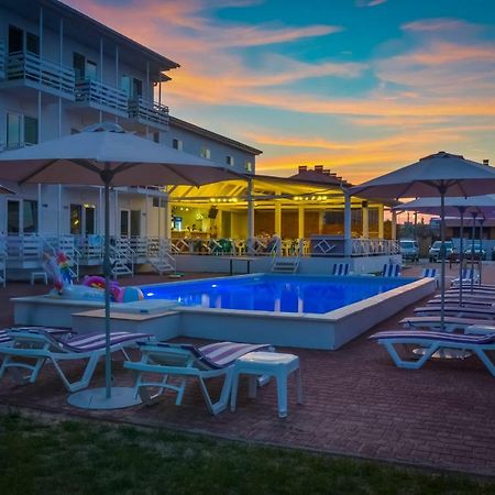 Family Hotel Happy Inn ザトカ エクステリア 写真