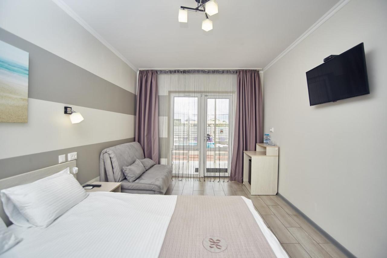 Family Hotel Happy Inn ザトカ エクステリア 写真