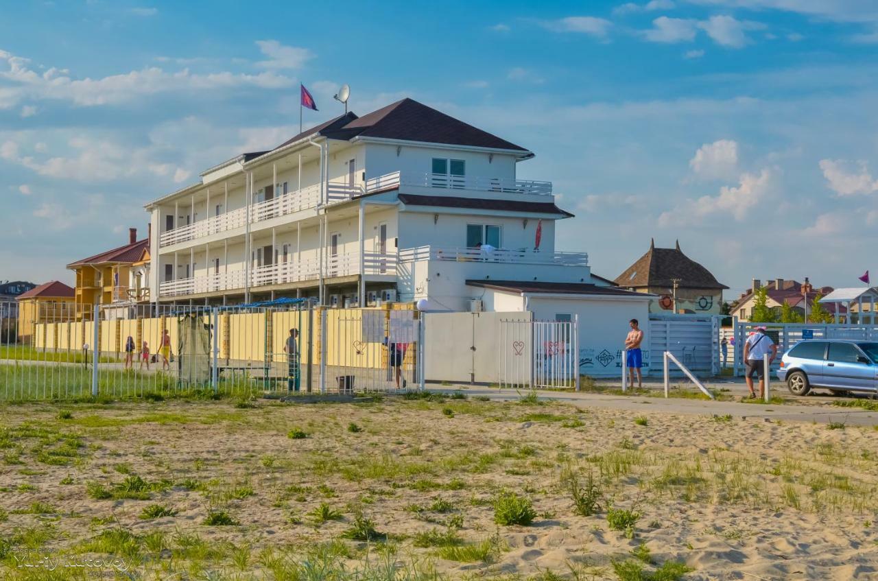 Family Hotel Happy Inn ザトカ エクステリア 写真
